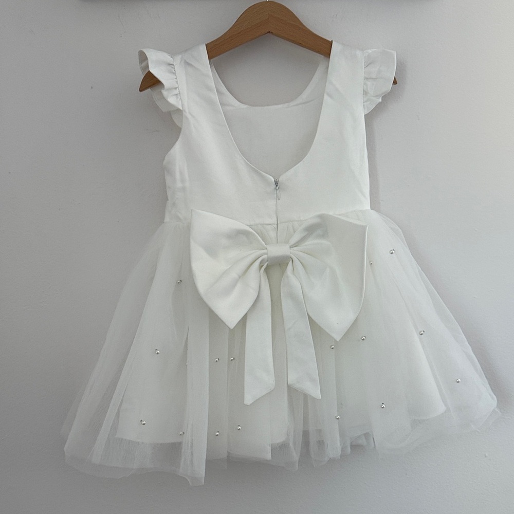 White Ruffled Sleeveless Dress with pearls tutu tulle bow ruffle girls size 2-3